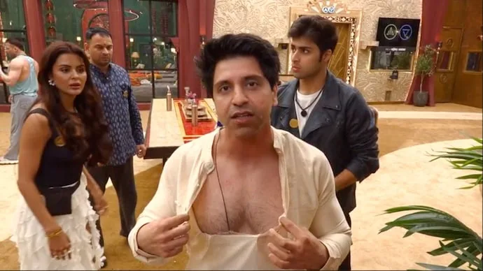 Shehzad Poonawalla shows his torn kurta after the clash with Siwet Tomar on Rise & Fall 2