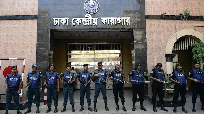 Security personnel outside Dhaka Central Jail in Bangladesh, where foreign nationals are held in prison