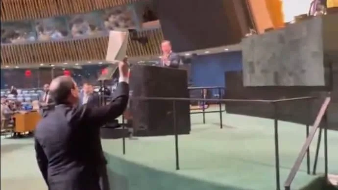 US Ambassador Mike Waltz and Cuban Foreign Minister Bruno Rodríguez during a heated confrontation at the United Nations.