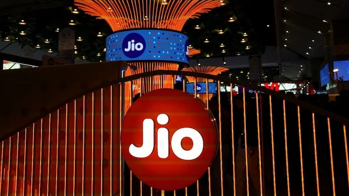 Jio Platforms IPO listing gain calculations showing potential profits based on the issue price and grey market premium.