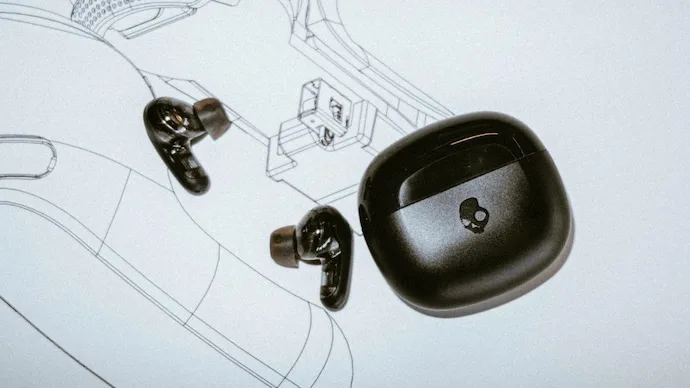Skullcandy headphones representing the audio brand acquired by Bose in a deal focused on technology and product development.