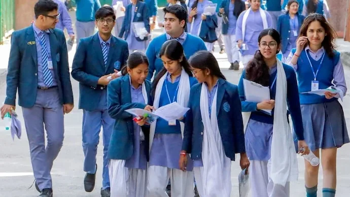 Tamil Nadu Board Exam Timetable 2027 showing Class 10 SSLC and Class 12 HSE examination dates.