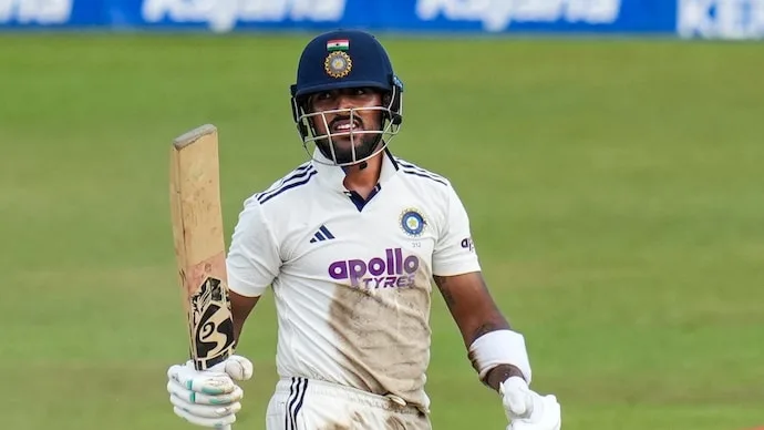 Dhruv Jurel batting for India A during the second unofficial Test against New Zealand A.