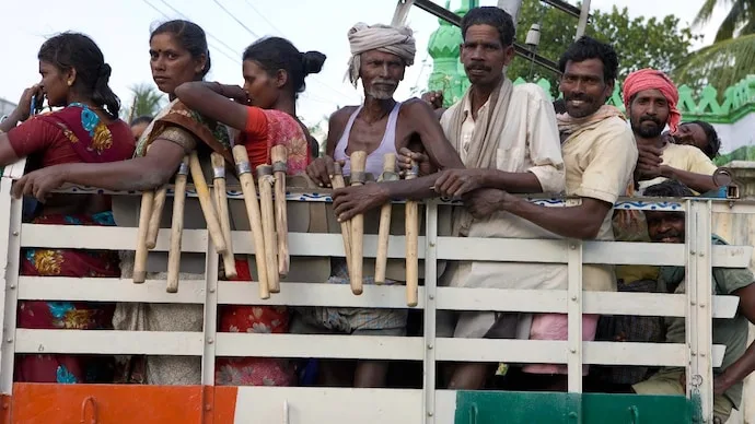 Inter-State migrant workers face challenges accessing labour protections and welfare benefits in India.