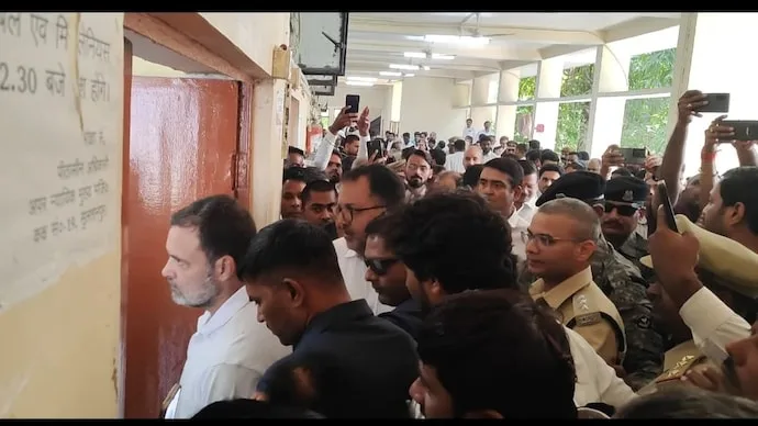 Rahul Gandhi arrives in Sultanpur for the court verdict in the 2018 Amit Shah defamation case.